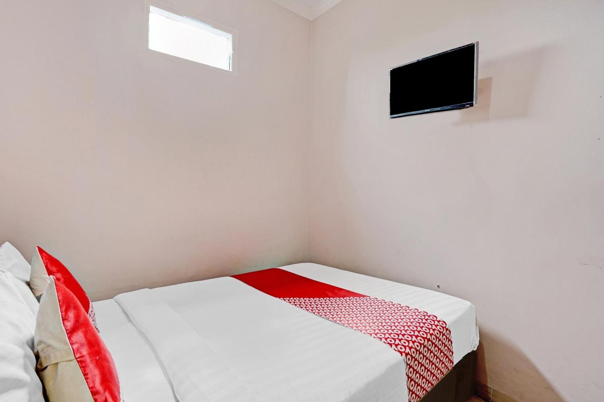 Oyo 90234 Dhoho Family Guest House Kediri  Exterior photo