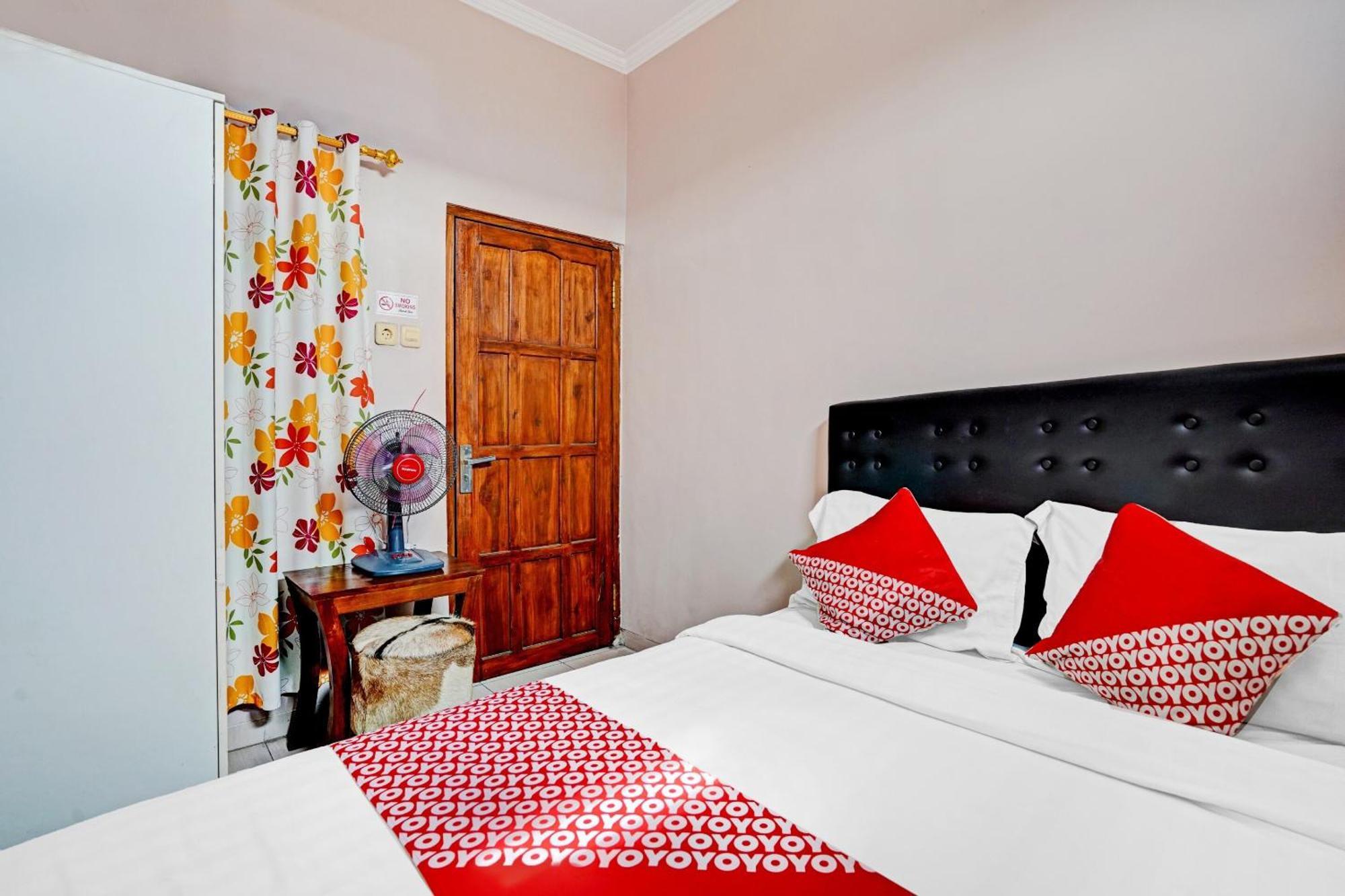 Oyo 90234 Dhoho Family Guest House Kediri  Exterior photo